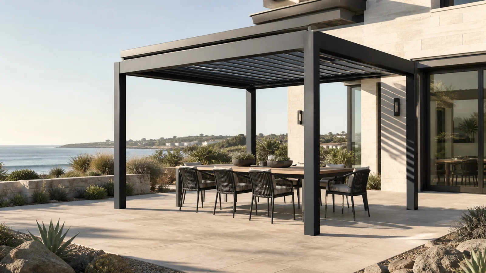 TTH 145/175 motorized louvered pergola for a coastal home